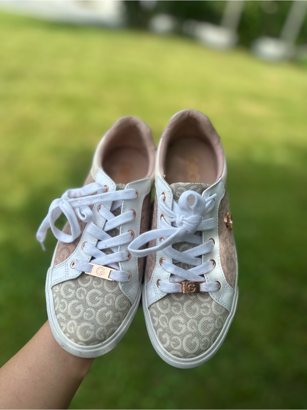 Women’s Casual Lace-Up Sneakers in Beige and Pink